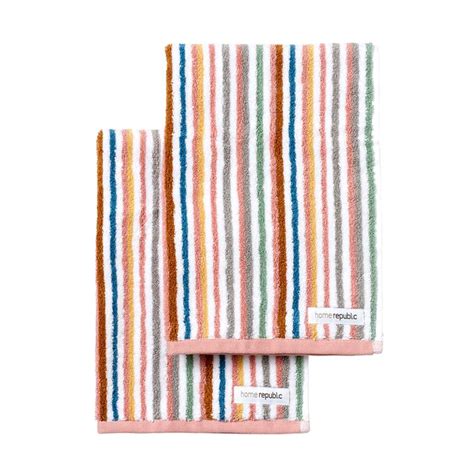 10 Stylish Ways to Incorporate Striped Hand Towels into Your Bathroom Decor