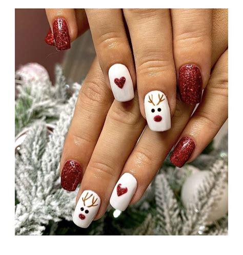 Holiday-Themed Nail Art