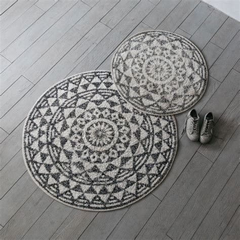 Step Onto Luxury: The Best Round Bath Mats for Your Home