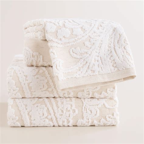 The Secret to Luxurious Bathing: Why Floral Bath Towels Are a Must-Have