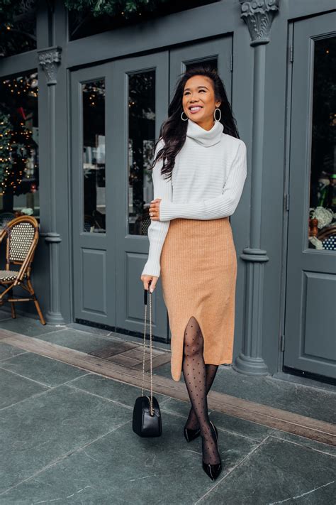 Chic Turtleneck Sweater Outfit