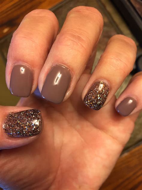 Get the Late Fall Nails Look