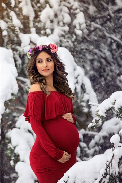 Elegant Winter Maternity Photos