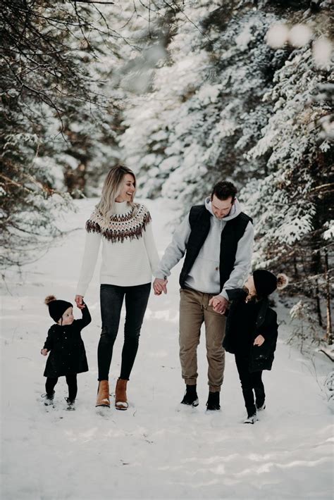 Tips for Choosing the Perfect Winter Family Photoshoot Outfits