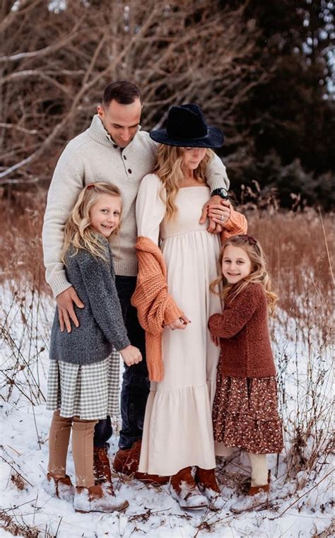 Winter Family Photoshoot Outfit Ideas for a More Boho Look